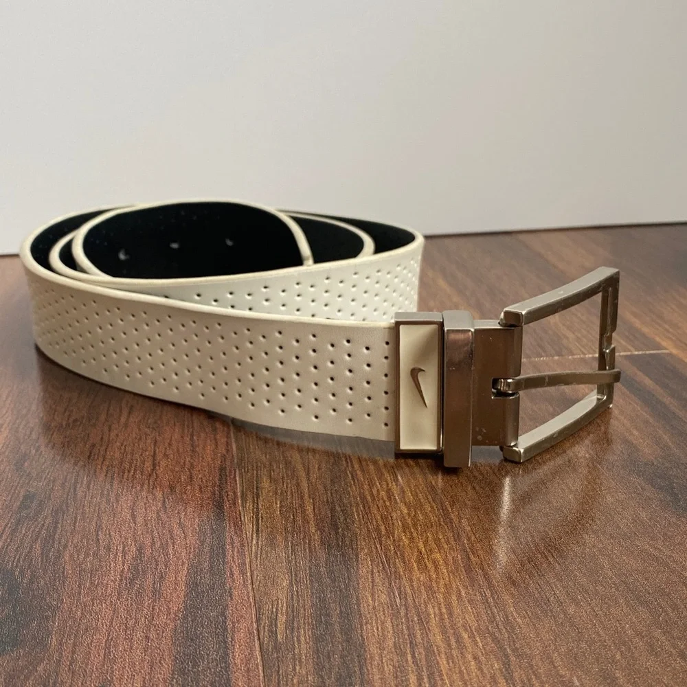 4/$20 Nike Golf Perforated Reversible Leather Belt Black and White E.86